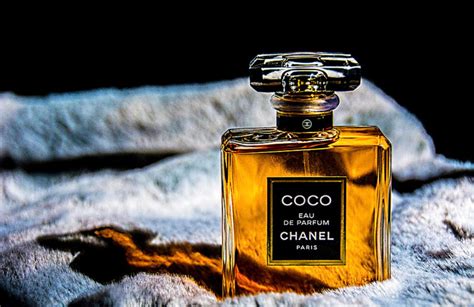 How does Chanel Paris smell?