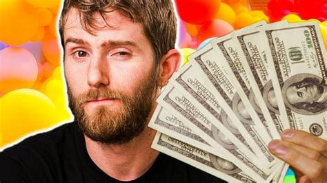 How does Linus Tech Tips make money?
