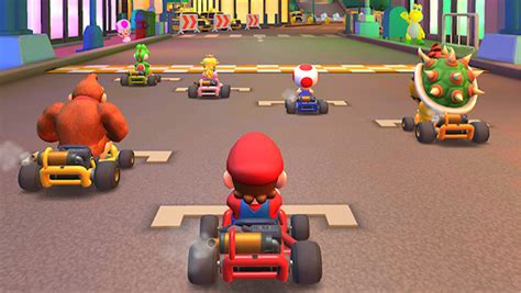 How does Mario Kart 8 multiplayer work?