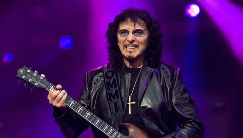 How does Tony Iommi tune his guitar?