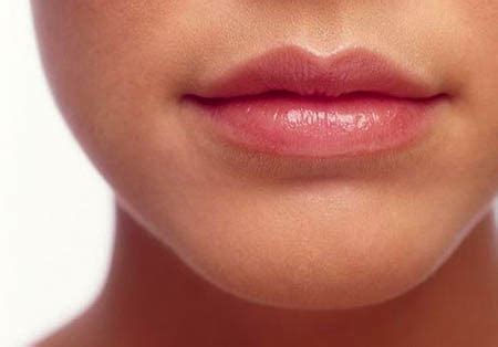 How does a kissable lips look like?