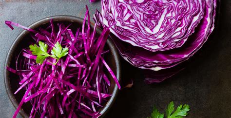 How does red cabbage get its color?