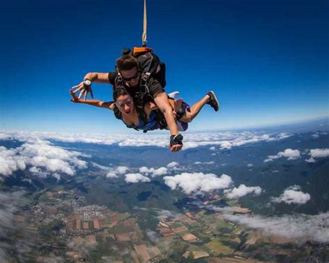 How fast is a 15000 ft skydive?