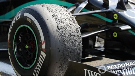 How heavy are F1 tires?