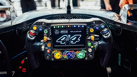 How heavy is F1 steering?