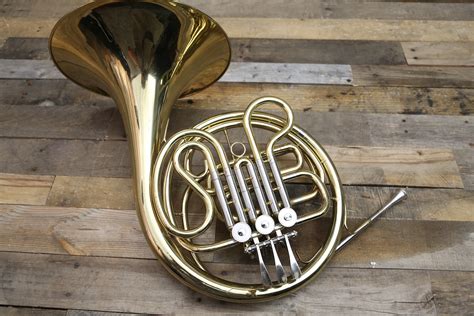 How heavy is a French horn?