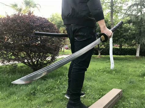 How heavy is a real great sword?