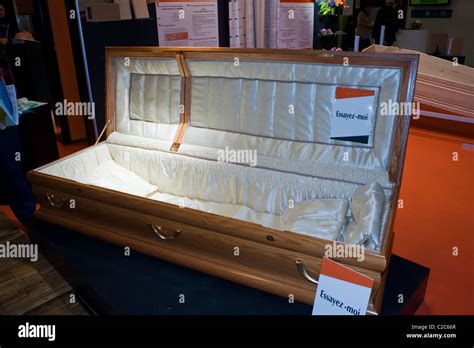 How heavy is an empty casket?