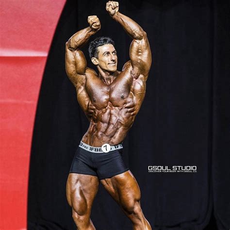 How heavy is classic physique?