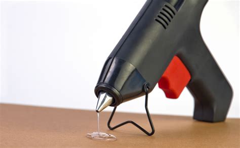 How hit is hot glue?