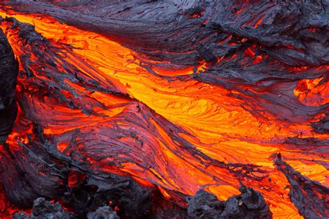 How hot is black lava?