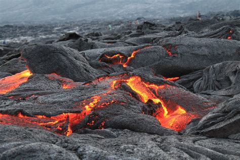 How hot is lava in Kelvin?
