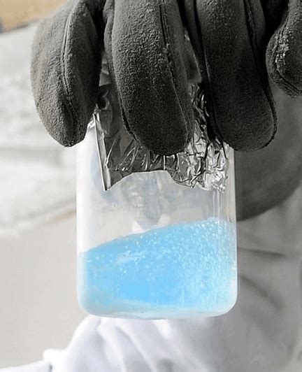 How is liquid oxygen blue?