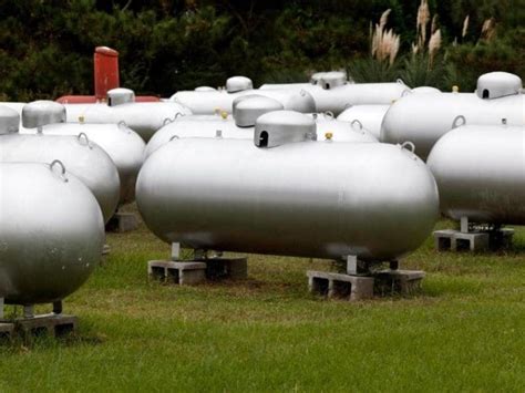 How long can a propane tank lay on its side?