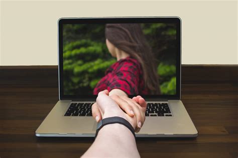 How long can an online relationship last without meeting?