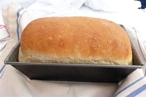 How long can homemade bread sit out?