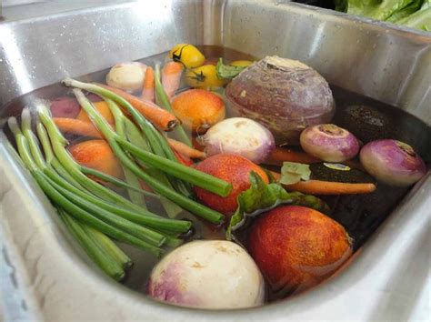 How long can vegetables be soaked in water?