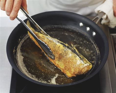 How long can you keep oil from frying fish?
