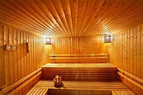 How long can you stay in a steam room?