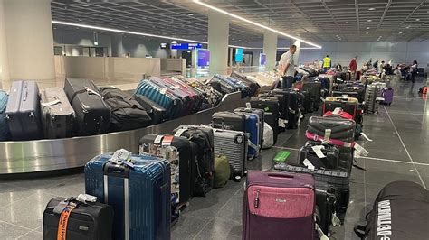 How long do airports keep lost bags?