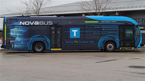 How long do electric bus batteries last?