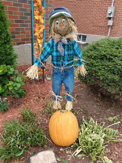 How long do scarecrows last?