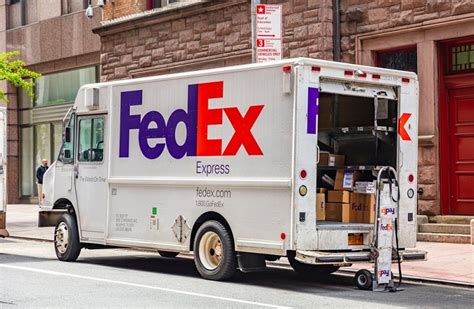 How long does FedEx investigate lost packages?