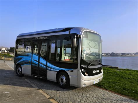 How long does an electric bus last on one charge?