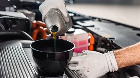 How long does engine oil stay clean?