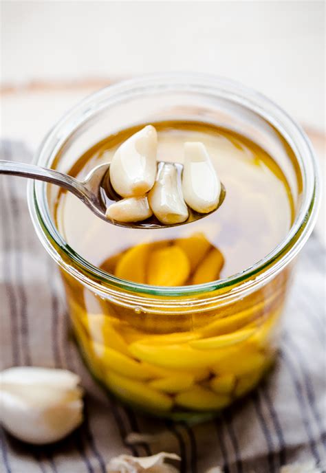 How long does garlic confit last?