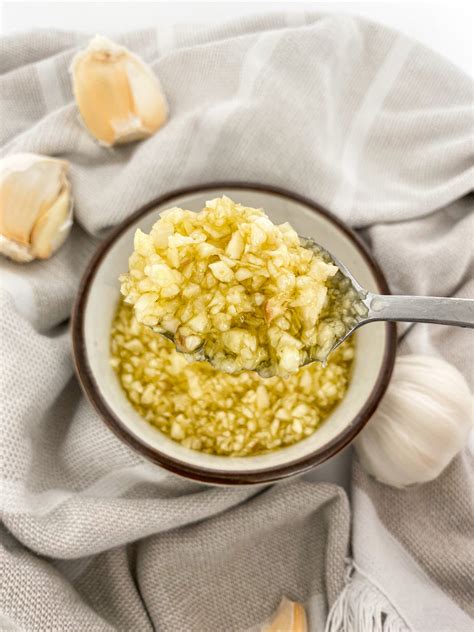 How long does homemade minced garlic in olive oil last?