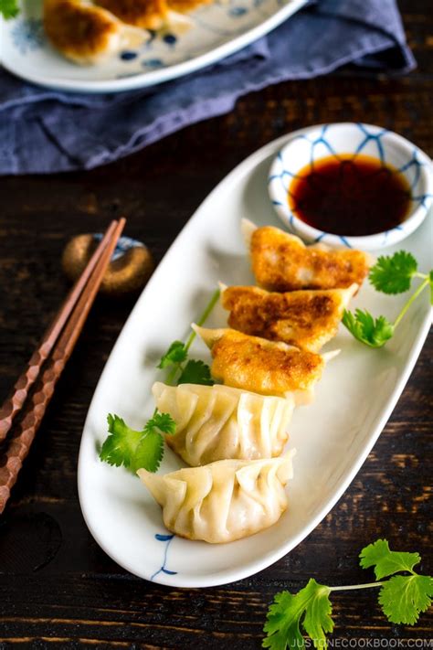 How long does it take to steam gyoza with rice cooker?