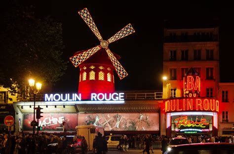 How long is Moulin Rouge?