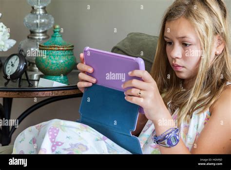 How long should an 11 year old be on an iPad?