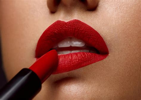 How long should lipstick last?