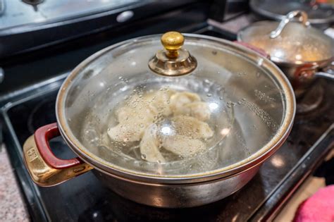 How long to steam dumplings without a steamer?