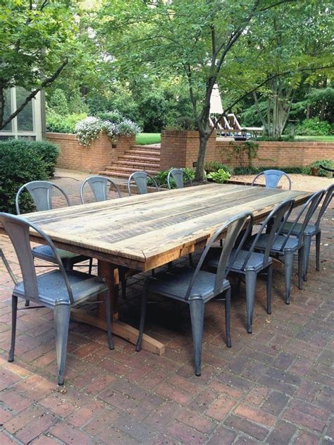 How long will a wood table last outside?