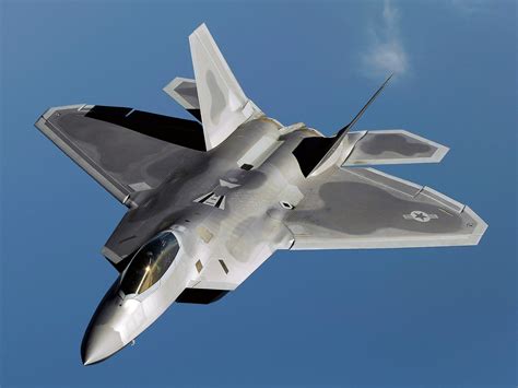 How loud is F-22?