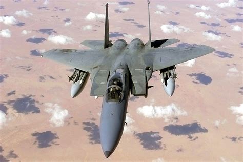 How loud is an F-15?