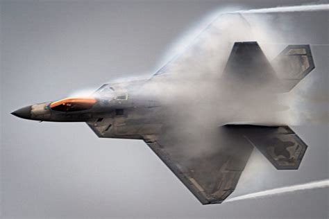How many G's can a f22 pull?