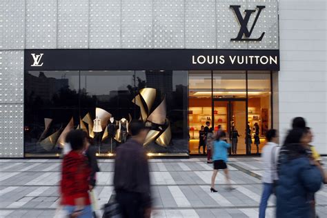 How many LV stores are in China?