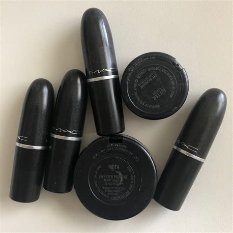 How many MAC containers do I need for free eyeshadow?