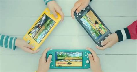 How many Nintendo switches can play together?