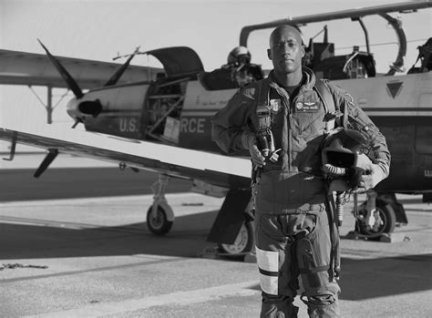 How many black Navy pilots are there?