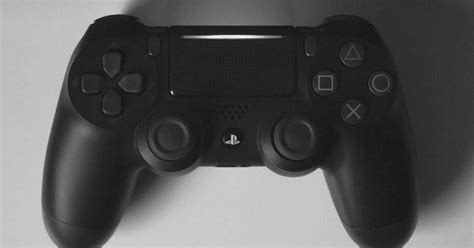 How many controllers can PS5 connect?