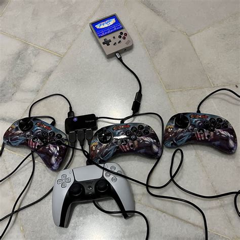 How many controllers can Xbox handle?