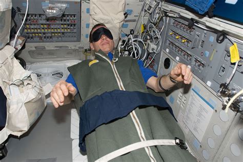 How many hours of sleep do astronauts get?
