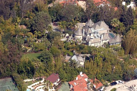 How many houses does Johnny Depp own in LA?