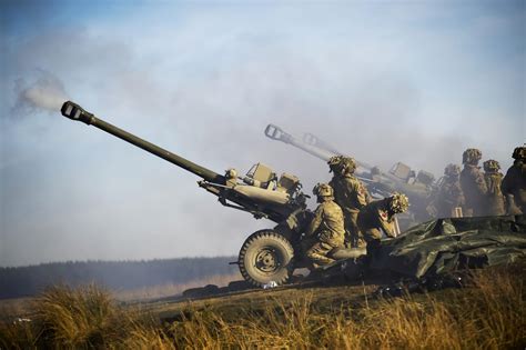 How many howitzers does Ukraine have?