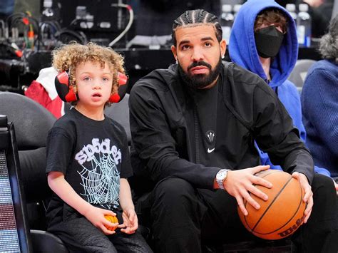 How many languages does Drake's son speak?